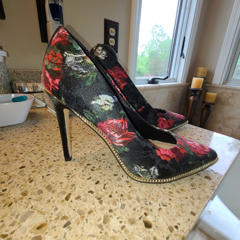 BCBG heels